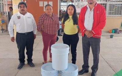 Entrega de apoyos a docentes