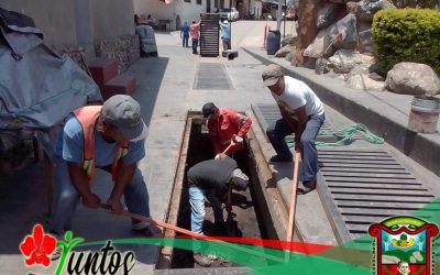 Personal del Ayuntamiento realiza limpieza de alcantarillas