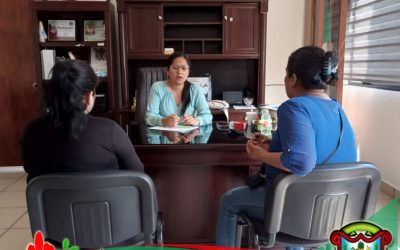 Atiende Presidenta municipal a padres de familia