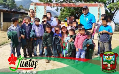 Entrega presidenta del DIF Municipal despensas en Tlatlajquitepec